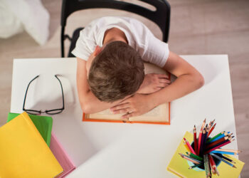 Ders çalışmak istemeyen ergene nasıl davranılmalıdır